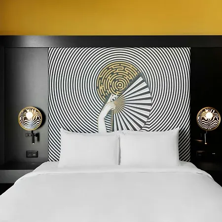 Hotel Renaissance Tower