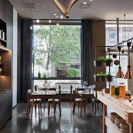 Hotel Renaissance Tower 5*