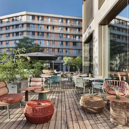 Hotel Renaissance Tower 5*