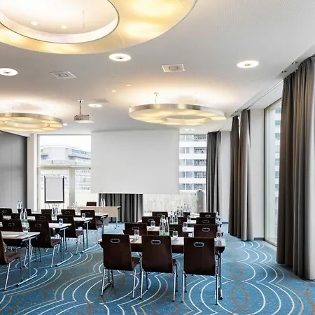Hotel Renaissance Tower