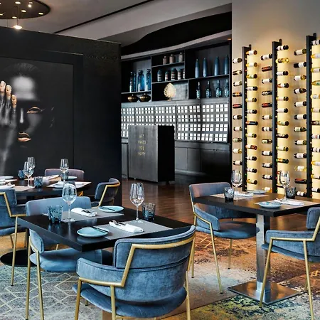 Renaissance Tower Hotell