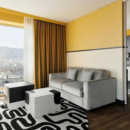 Hotel Renaissance Tower