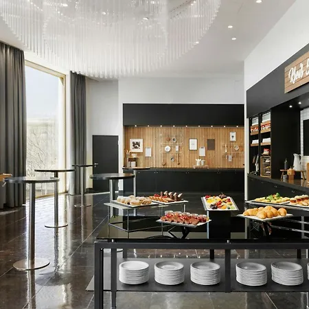Renaissance Tower Hotel 5*