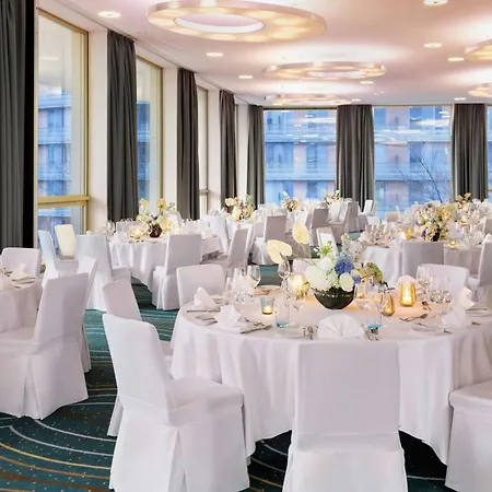 Hotel Renaissance Tower 5*