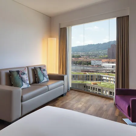 Renaissance Tower Hotell