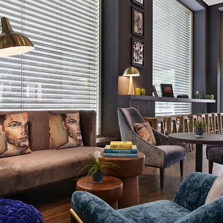 Renaissance Tower Hotel 5*