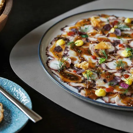 Hotel Renaissance Tower 5*