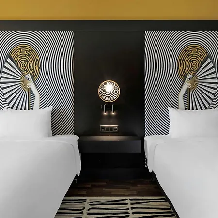 Renaissance Tower Szálloda 5*