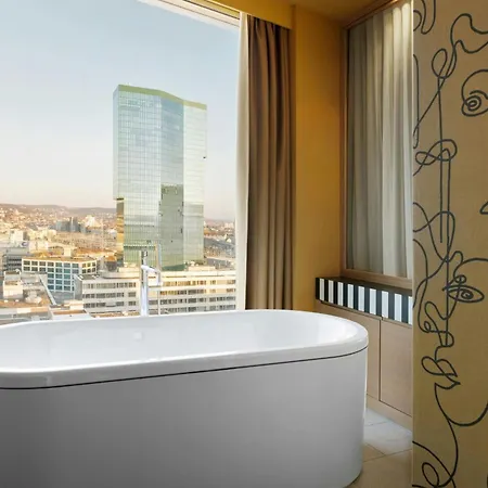 Szálloda Renaissance Tower 5*