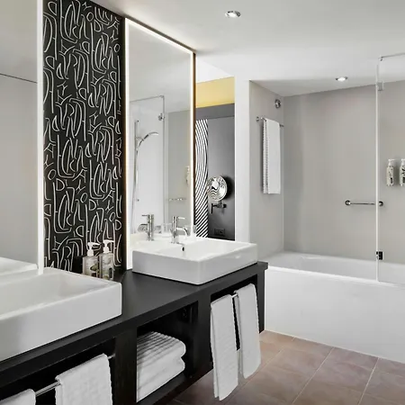 Renaissance Tower 5*