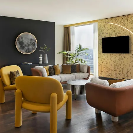 Renaissance Tower Szálloda 5*
