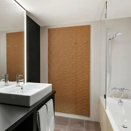 Renaissance Tower 5*