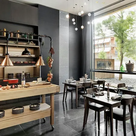 Renaissance Tower 5*