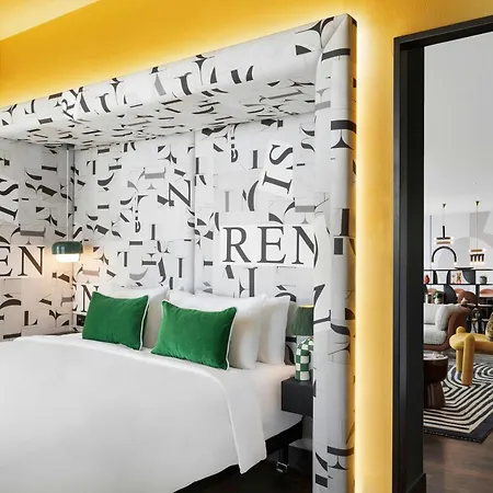 Renaissance Tower Hotell