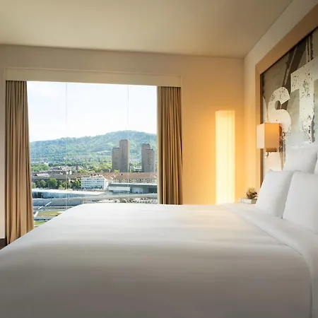 Hotel Renaissance Tower