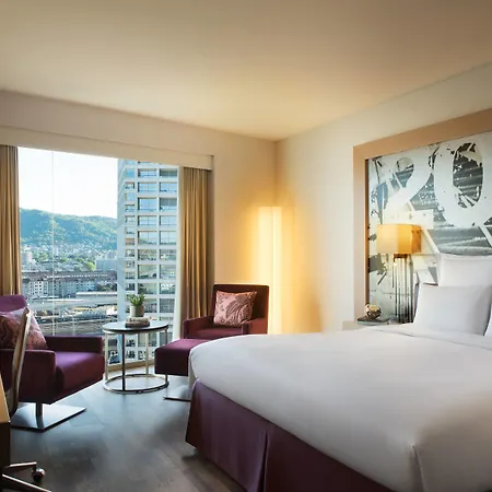 Renaissance Tower Готель 5*