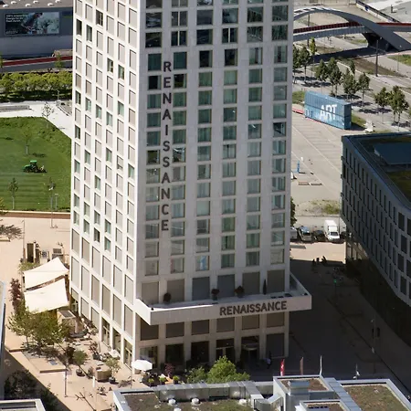 Готель Renaissance Tower