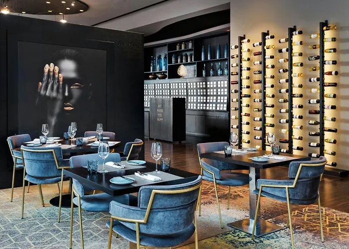 Renaissance Tower מלון