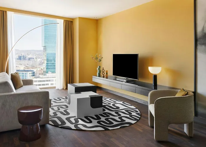 Renaissance Tower מלון