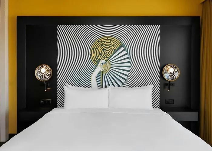 מלון Renaissance Tower