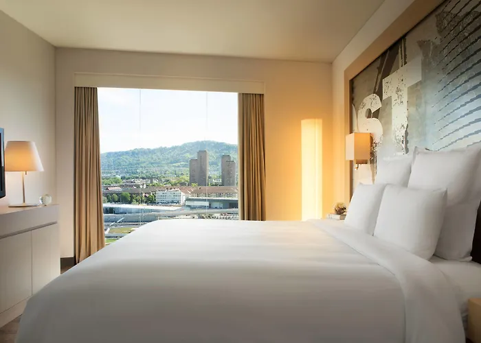 Hotel Renaissance Tower