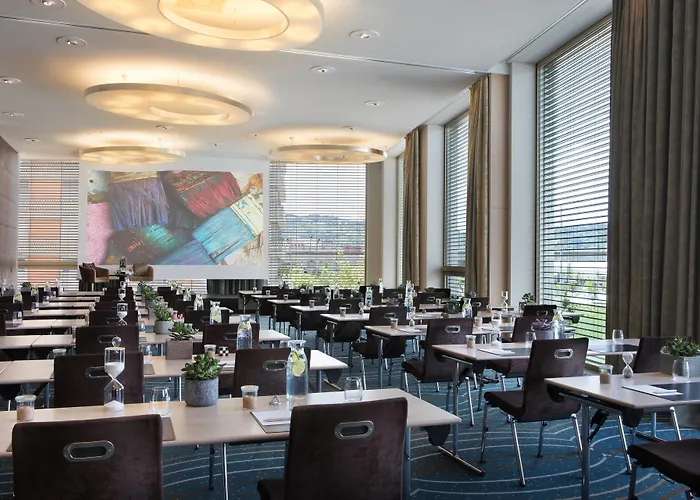 Hotel Renaissance Tower 5*