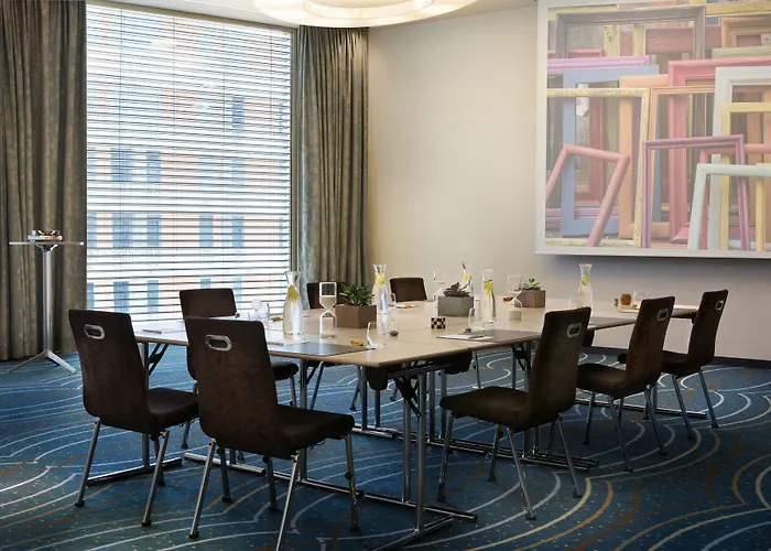 מלון Renaissance Tower 5*