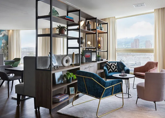 מלון Renaissance Tower 5*