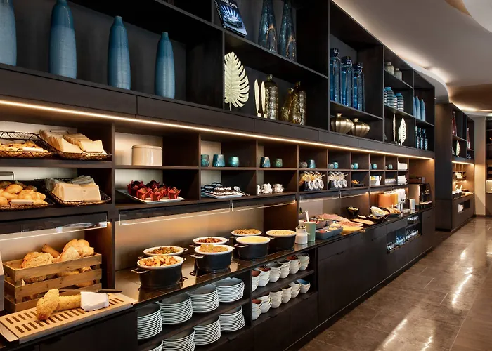 Renaissance Tower מלון