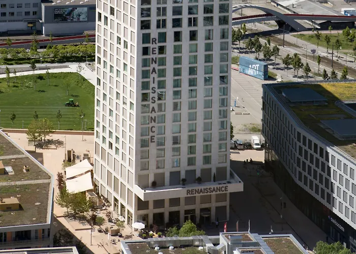 Hotel Renaissance Tower