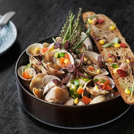 Renaissance Tower Ξενοδοχείο 5*