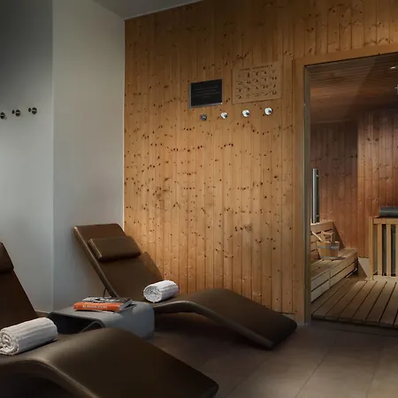 Ξενοδοχείο Renaissance Tower 5*