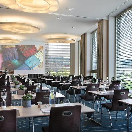 Ξενοδοχείο Renaissance Tower 5*