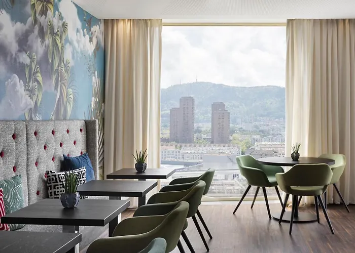 Renaissance Tower Hotell