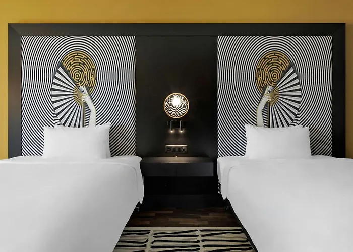 Renaissance Tower Hotell 5*