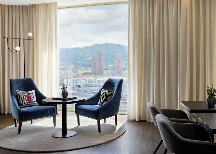 Renaissance Tower Hotell