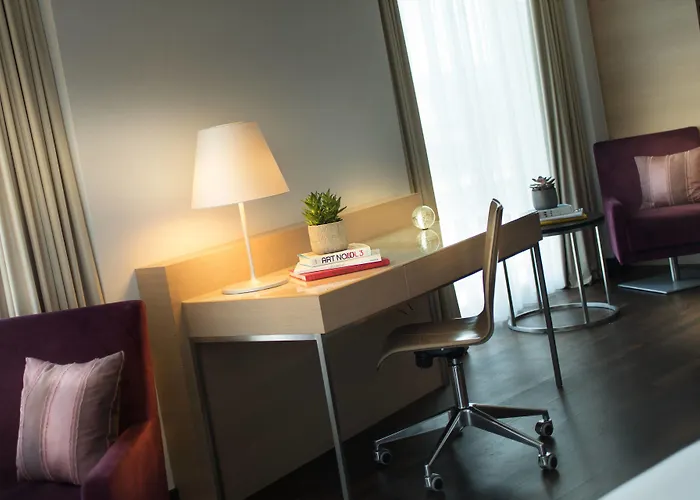 Renaissance Tower Hotell