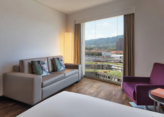 Renaissance Tower Hotell