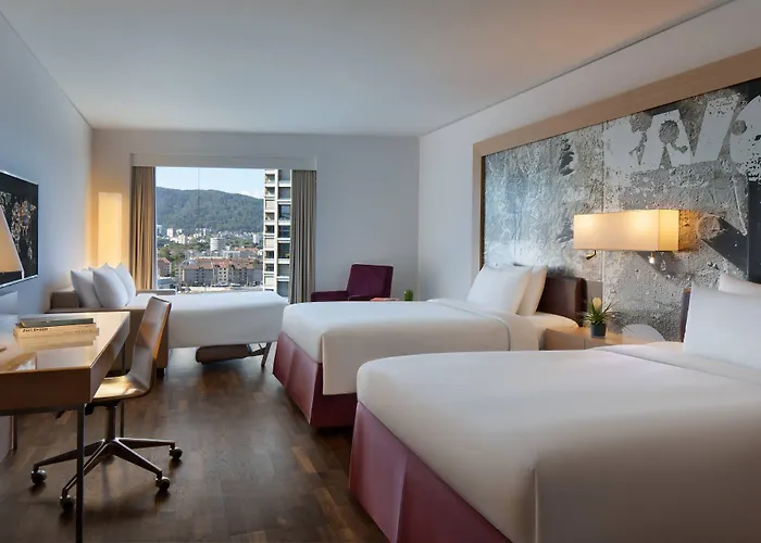 Hotel Renaissance Tower 5*